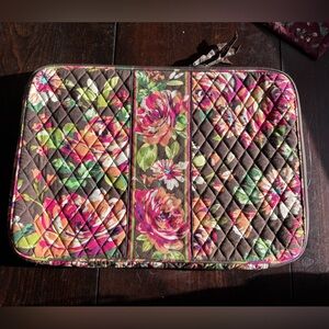 Vera Bradley Laptop case 12”x17” like new condition!